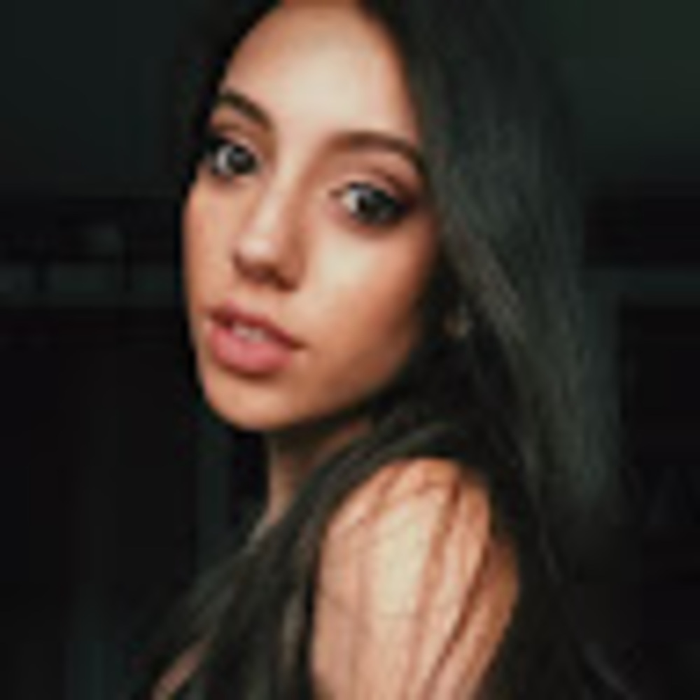 Meet your Posher, Alexis